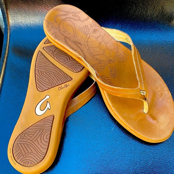 Olukai - Picture 1 of 3